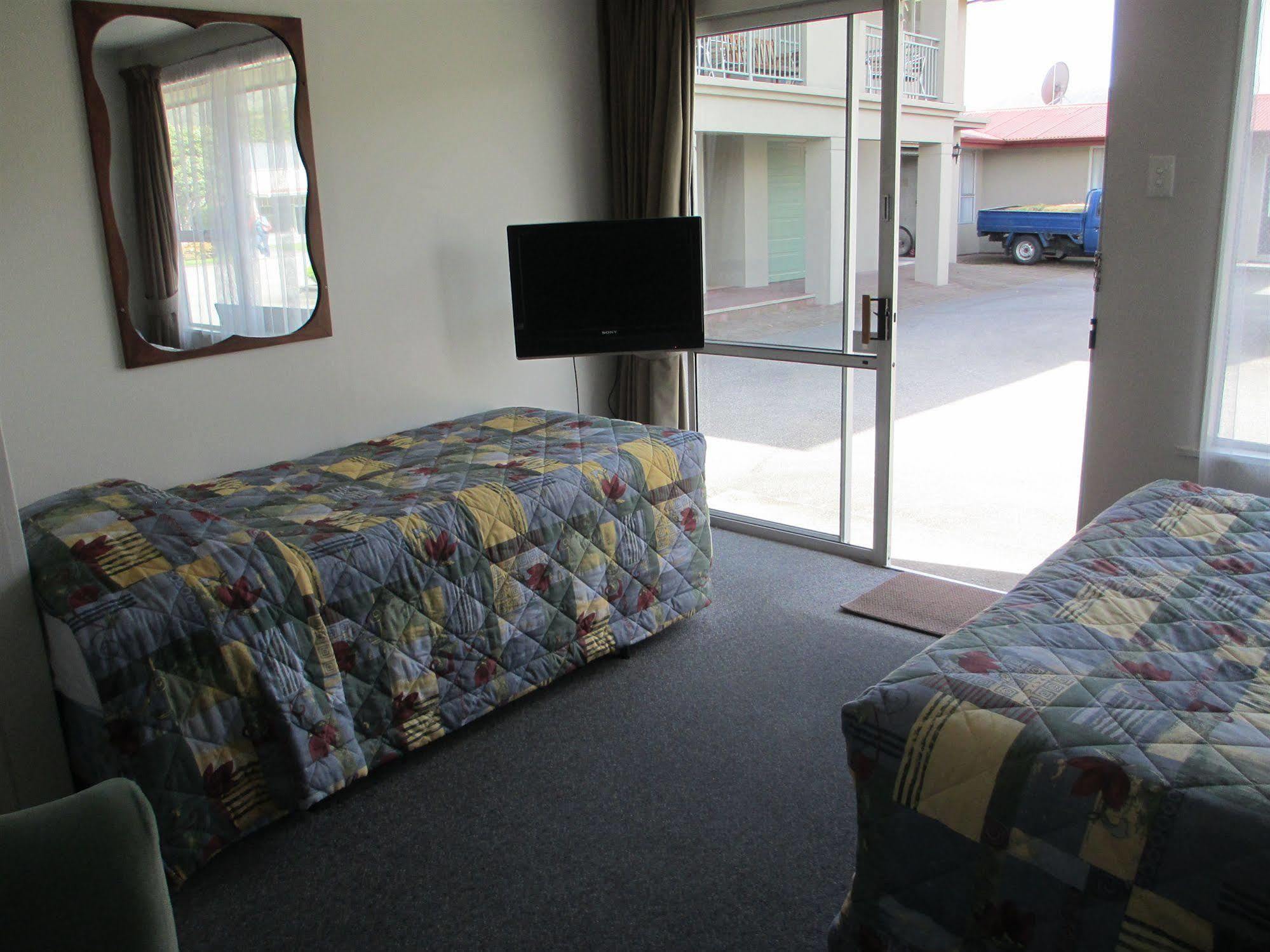 Aachen Place Motel Greymouth Exterior photo